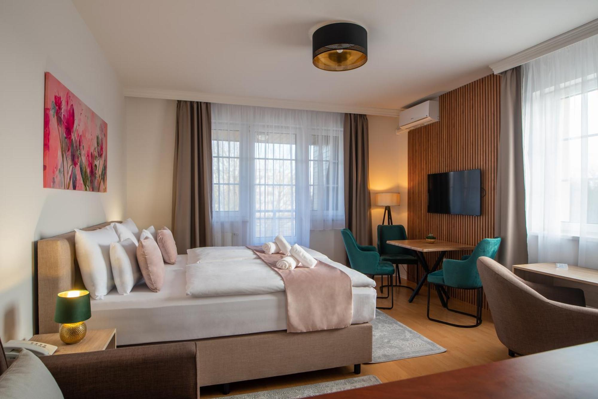 Holdvirag Hotel Шарвар Екстер'єр фото