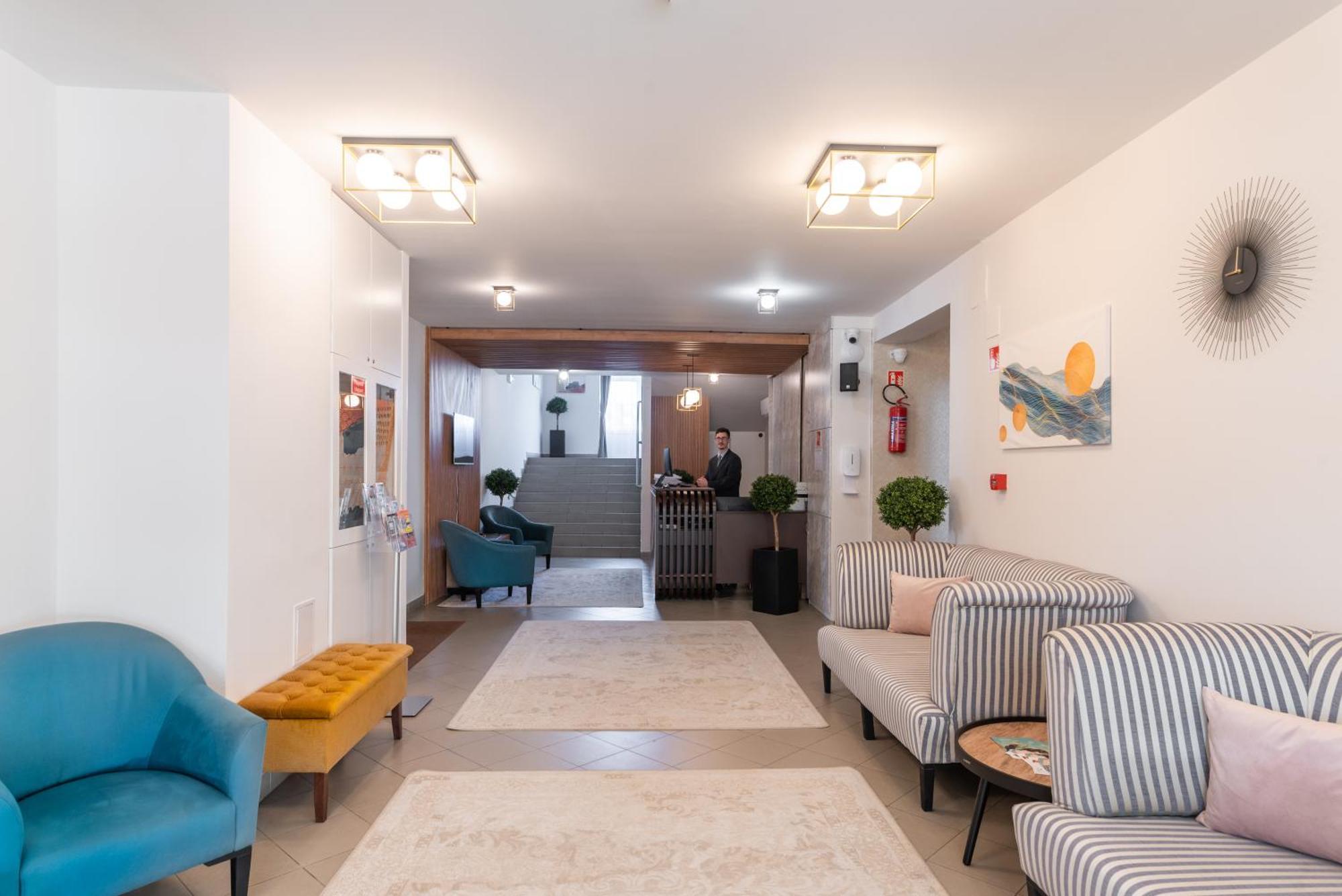 Holdvirag Hotel Шарвар Екстер'єр фото