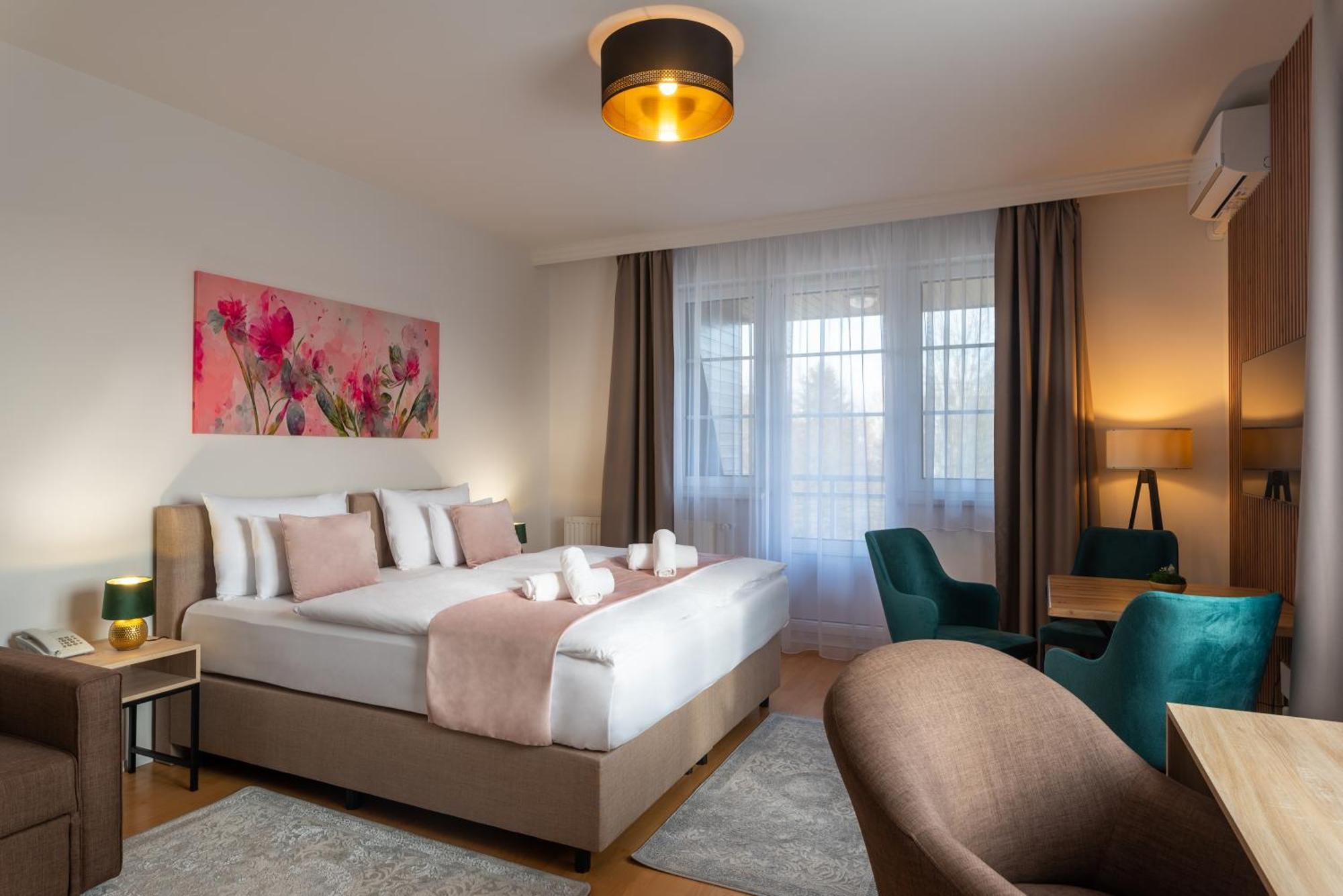 Holdvirag Hotel Шарвар Екстер'єр фото