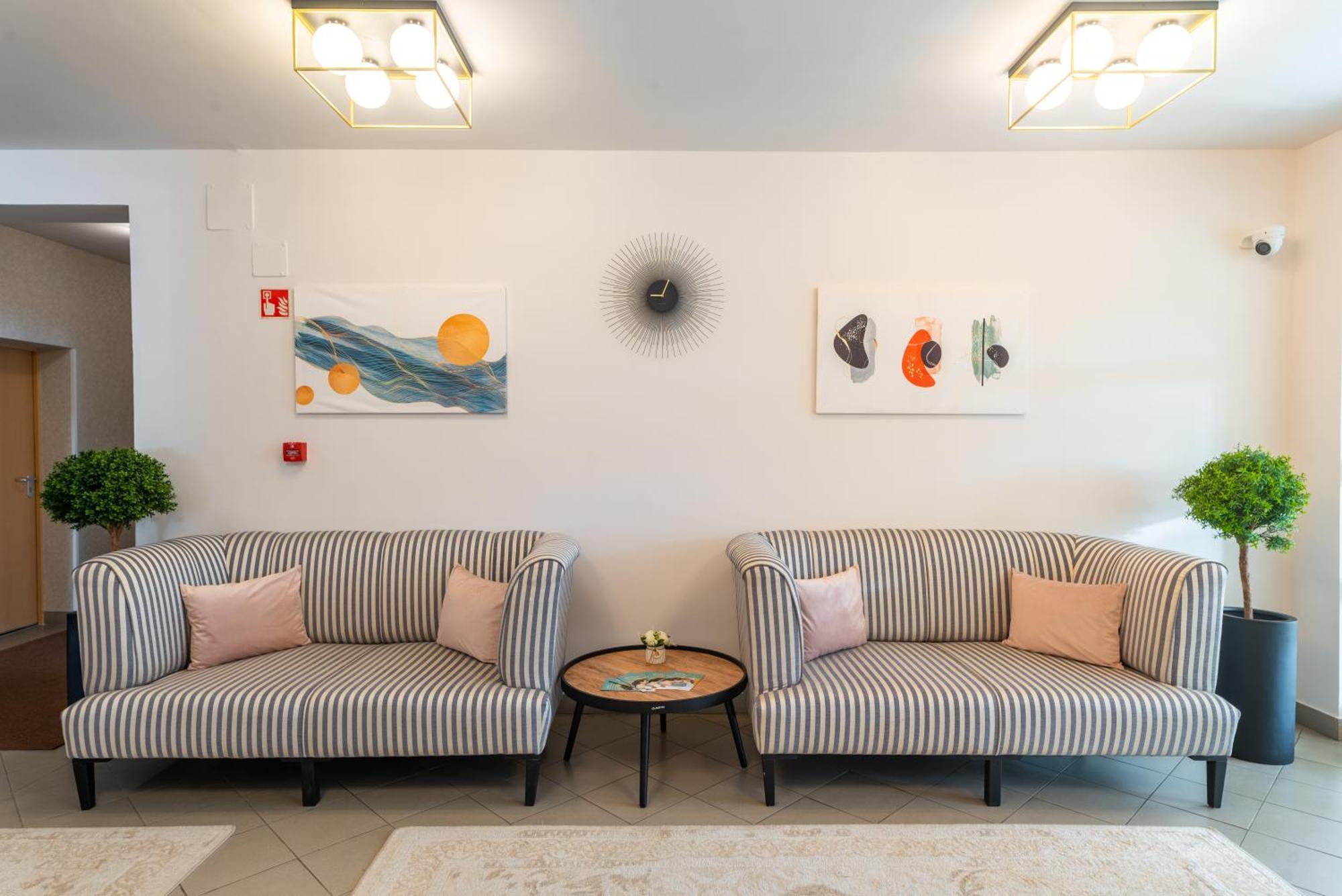 Holdvirag Hotel Шарвар Екстер'єр фото