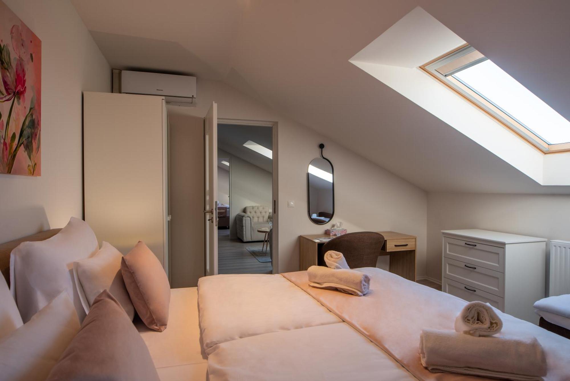 Holdvirag Hotel Шарвар Екстер'єр фото