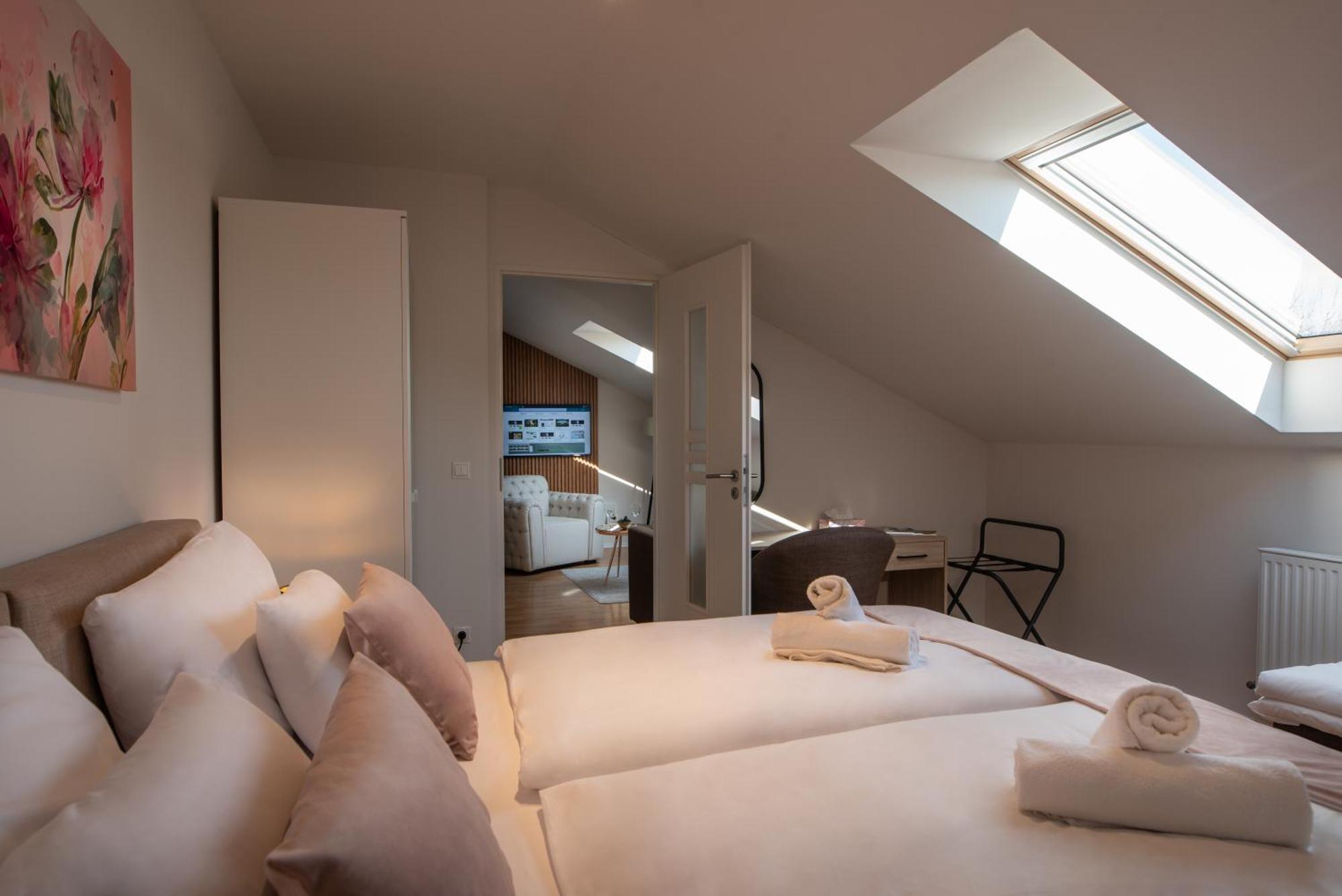 Holdvirag Hotel Шарвар Екстер'єр фото