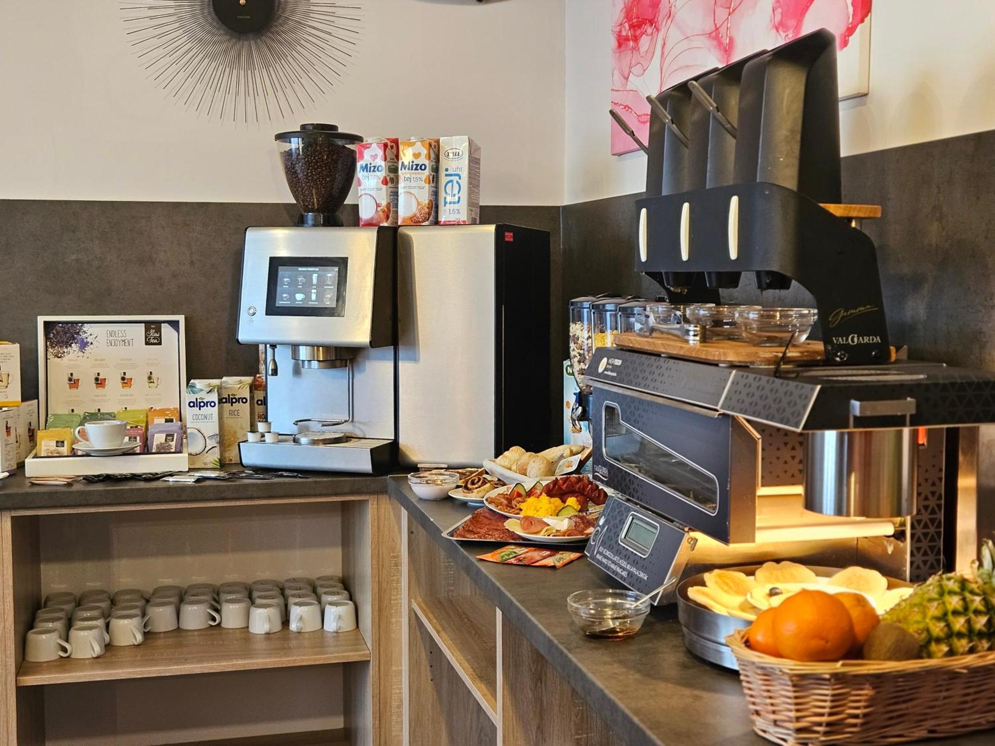 Holdvirag Hotel Шарвар Екстер'єр фото