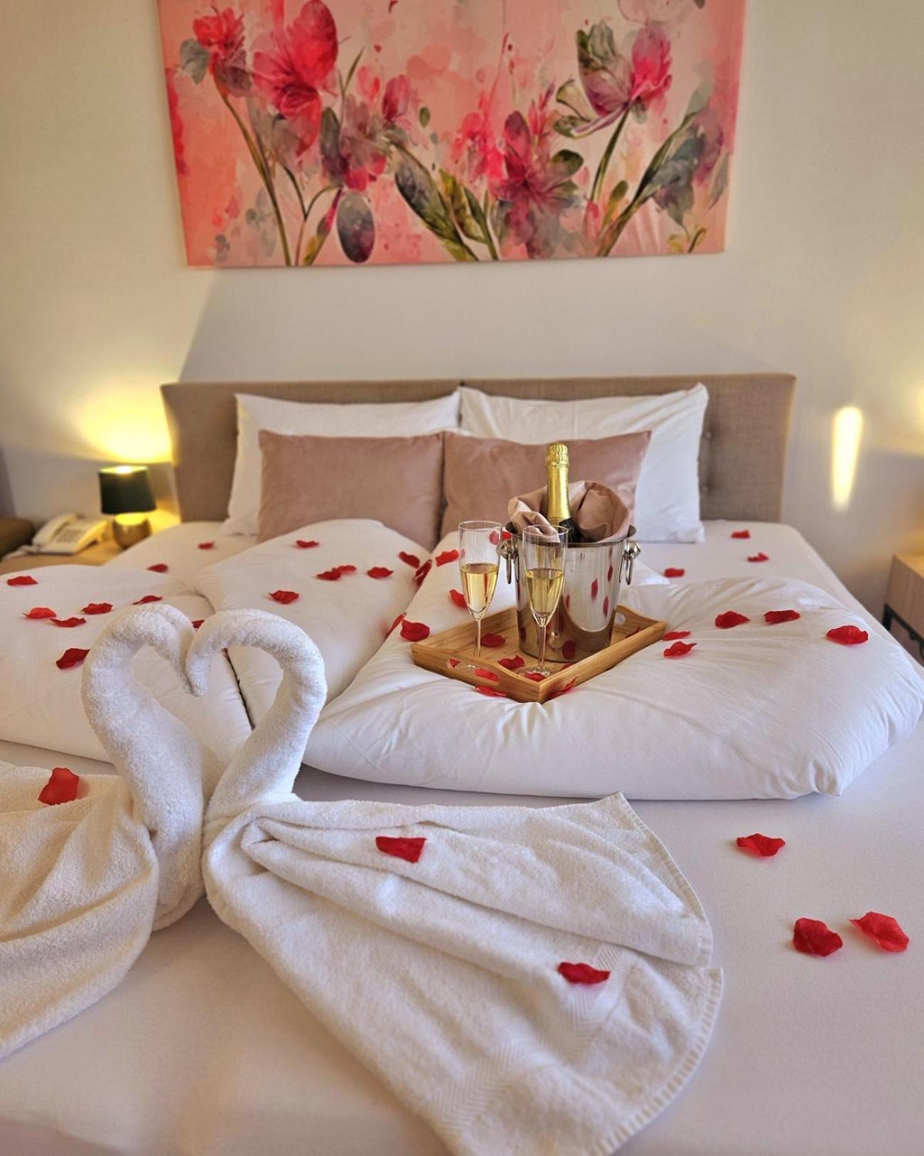 Holdvirag Hotel Шарвар Екстер'єр фото