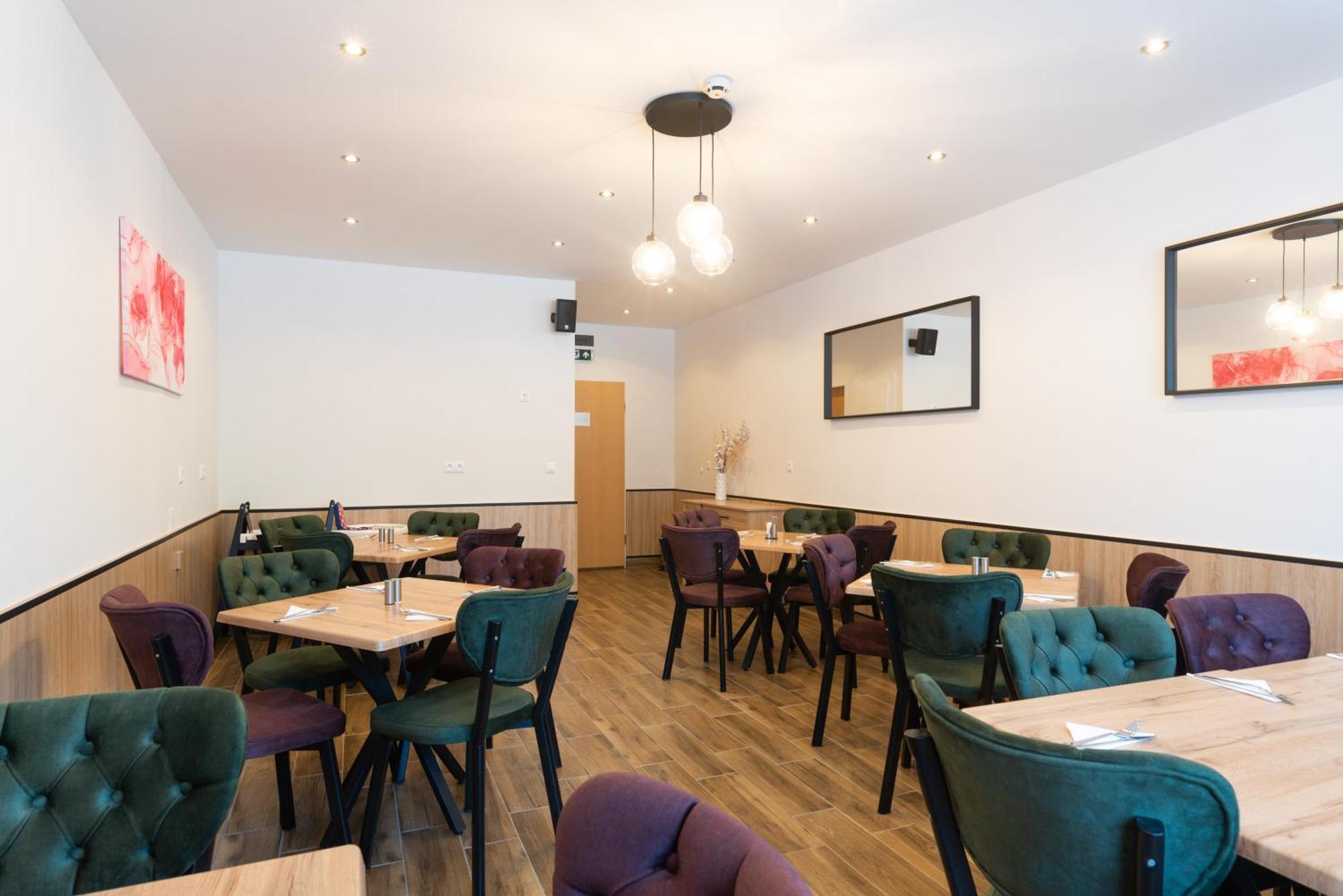 Holdvirag Hotel Шарвар Екстер'єр фото