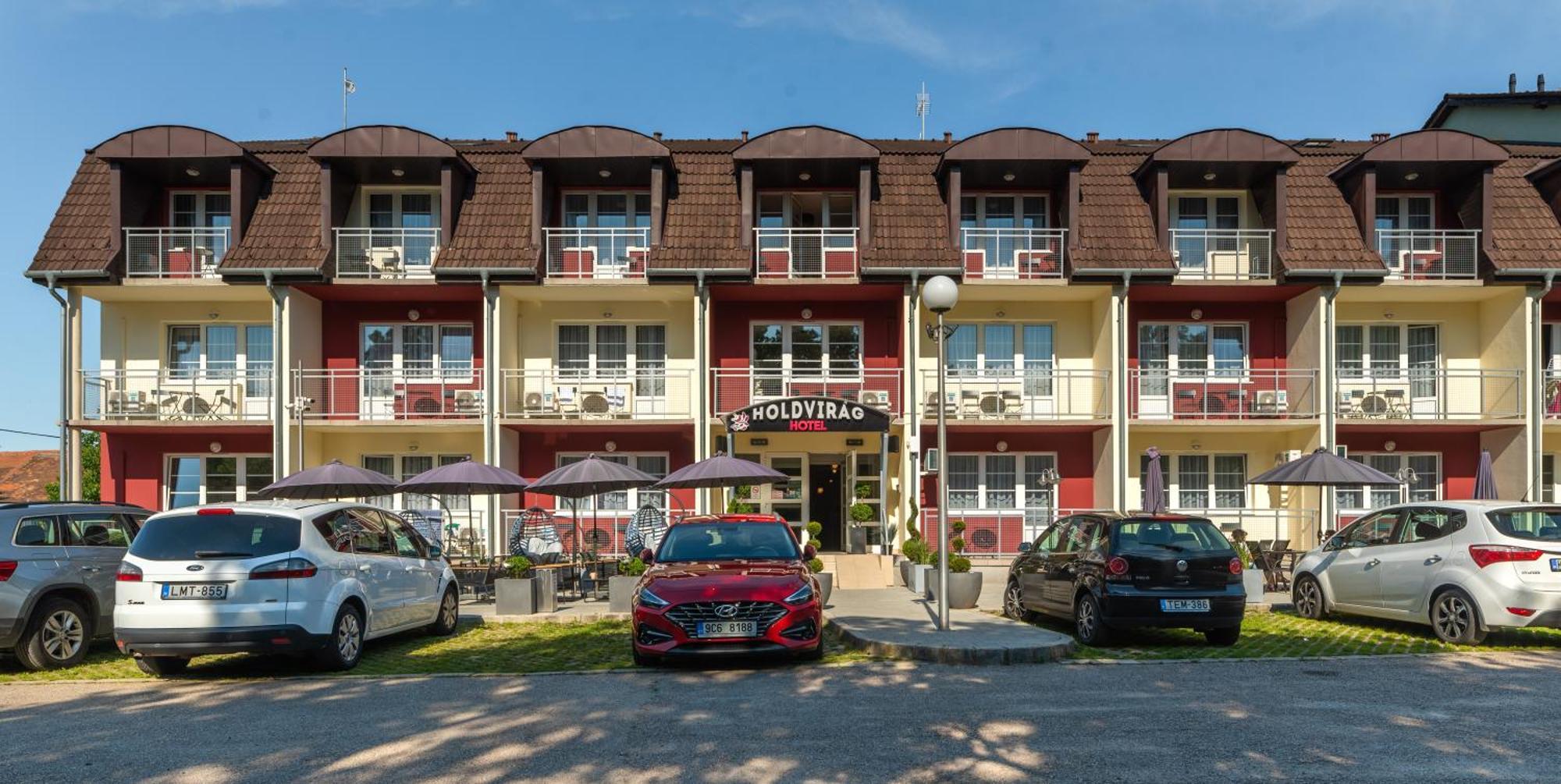 Holdvirag Hotel Шарвар Екстер'єр фото
